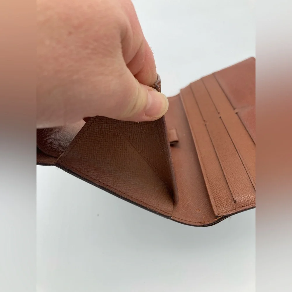 LOUIS VUITTON MONOGRAM INTERNATIONAL WALLET